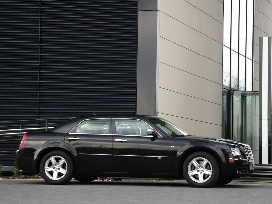  Chrysler 300C 2007 года  (UK) (фото 6 из 24)